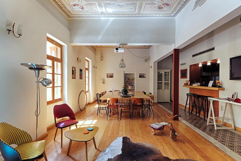Hostel Circus