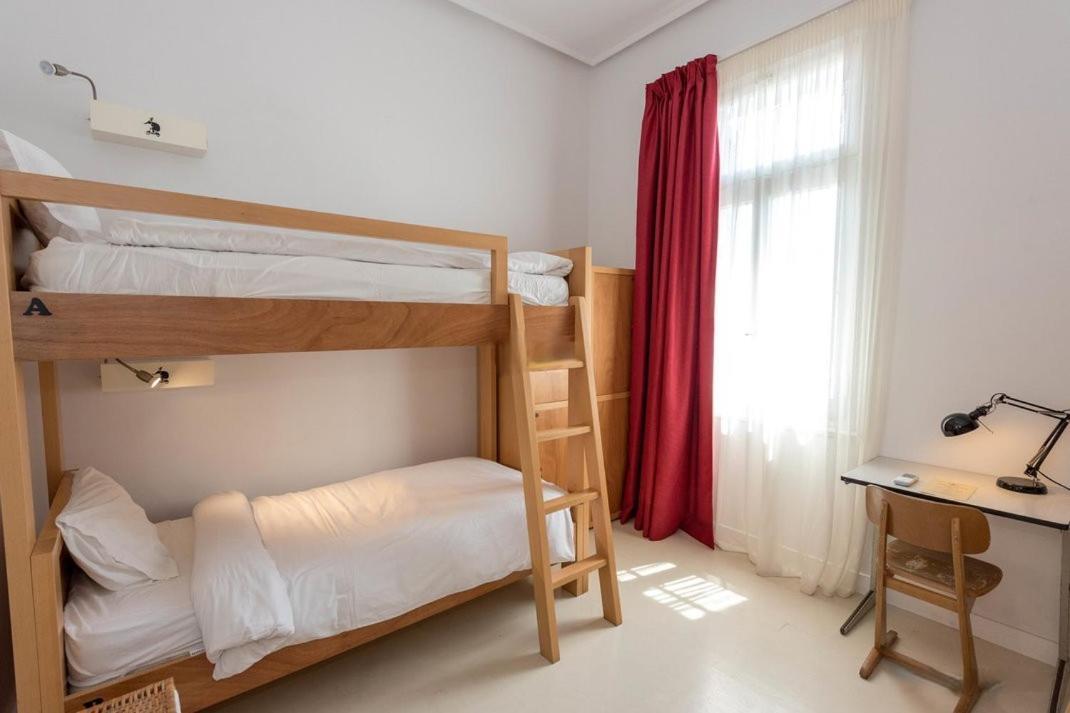 Circus Hostel *